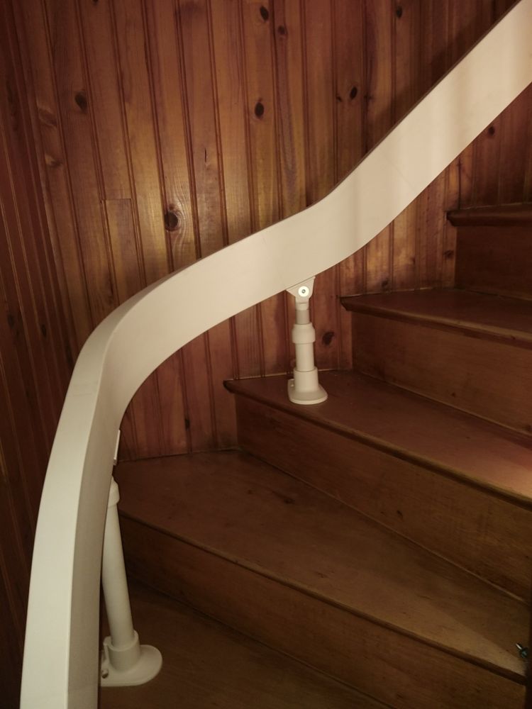 Installation d'un monte-escalier courbe ACORN A180 à Bains-les-Bains (La-Vôge-les-Bains, 88)