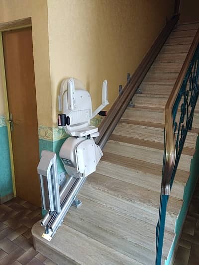 Installation d'un monte-escalier près de Mirecourt