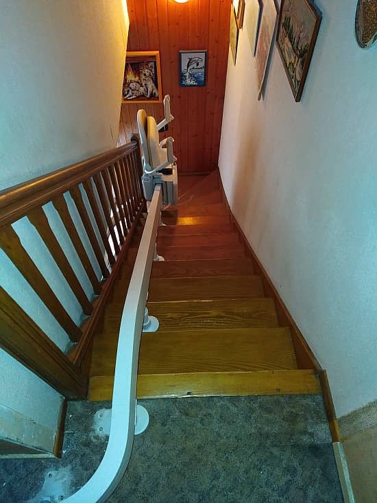 Installation de monte-escalier courbe sur mesure