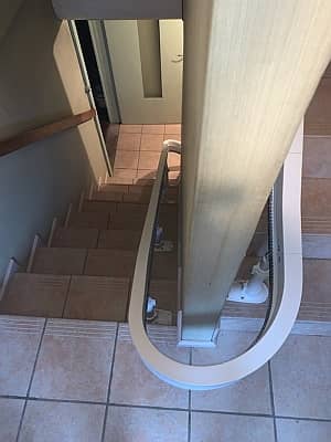 Installation de rail de monte-escalier